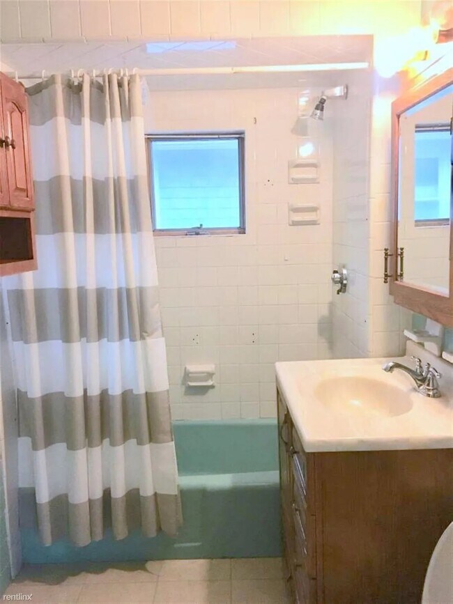 60 Woods Ave, Unit 2 in Somerville, MA - Building Photo - Building Photo
