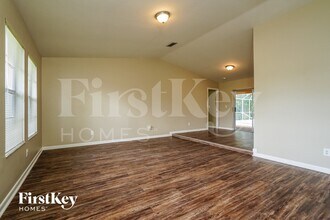 302 Edward Ave in Lehigh Acres, FL - Foto de edificio - Building Photo