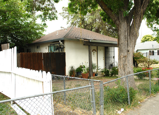 62 West Blvd in Pittsburg, CA - Foto de edificio - Building Photo