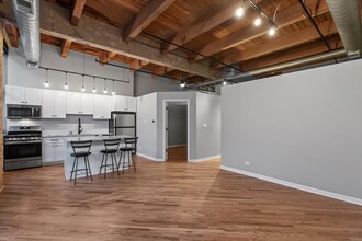 215 N Aberdeen St, Unit 503B in Chicago, IL - Building Photo - Building Photo