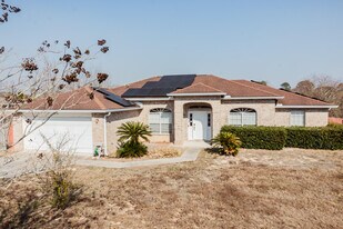 230 Trish Dr in Crestview, FL - Building Photo