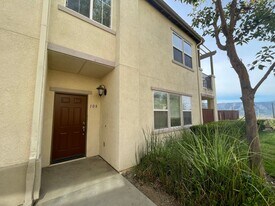 15639 Vista Way in Lake Elsinore, CA - Building Photo