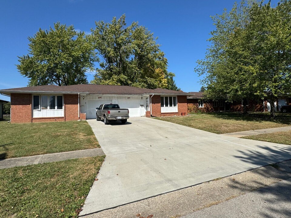 2549 Delaware Dr-Unit -2551 Delaware Dr in Springfield, IL - Building Photo