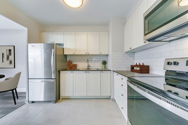 Park Terrace I in Oakville, ON - Building Photo - Building Photo