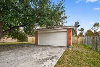16022 Old River Rd in Channelview, TX - Building Photo - Building Photo