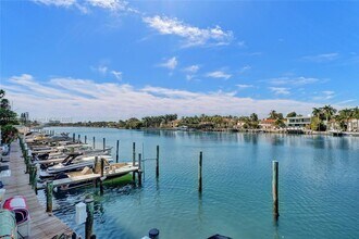 5600 Collins Ave, Unit 5C in Miami Beach, FL - Building Photo - Building Photo