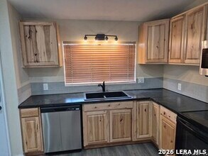 4018 Sunrise Cove Dr in San Antonio, TX - Building Photo - Building Photo