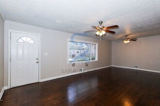 4572 Campbellton Rd SW in Atlanta, GA - Foto de edificio - Building Photo