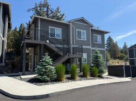 2052 NW Black Pnes Pl in Bend, OR - Building Photo