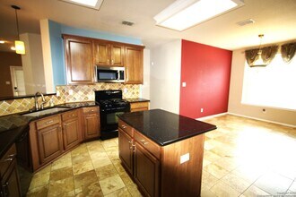 327 Soaring Breeze in San Antonio, TX - Building Photo - Building Photo