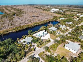 785 Rabbit Rd in Sanibel, FL - Building Photo - Building Photo