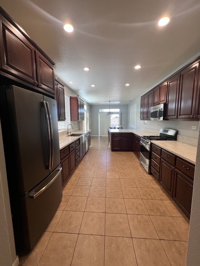 1013 Amber Ridge Lane in Vacaville, CA - Building Photo - Building Photo