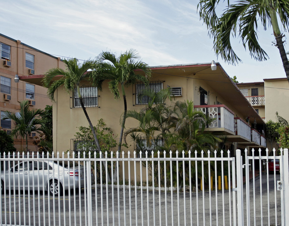 516 SW 12th Ave in Miami, FL - Foto de edificio