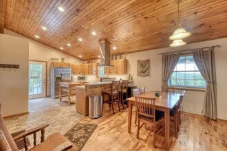 586 Sun Valley Dr in Mineral Bluff, GA - Building Photo - Building Photo