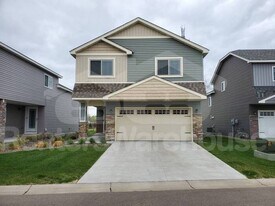 12110 Hupp St NE in Blaine, MN - Building Photo