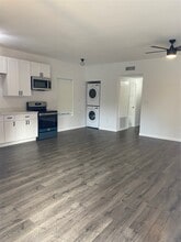 7823 Goode St in Houston, TX - Building Photo - Building Photo