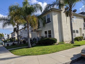 1056 W 165th Pl-Unit -Apt 1 in Gardena, CA - Foto de edificio - Building Photo