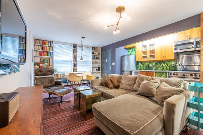 471 East 144th Street, Unit apartment 2 upstairs in Bronx, NY - Foto de edificio - Building Photo