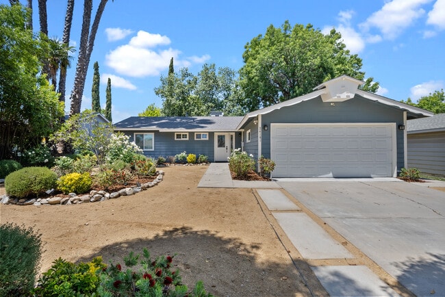 24101 Mobile St in West Hills, CA - Building Photo - Building Photo