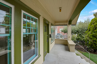 5261 11th Ave NE in Seattle, WA - Building Photo - Building Photo