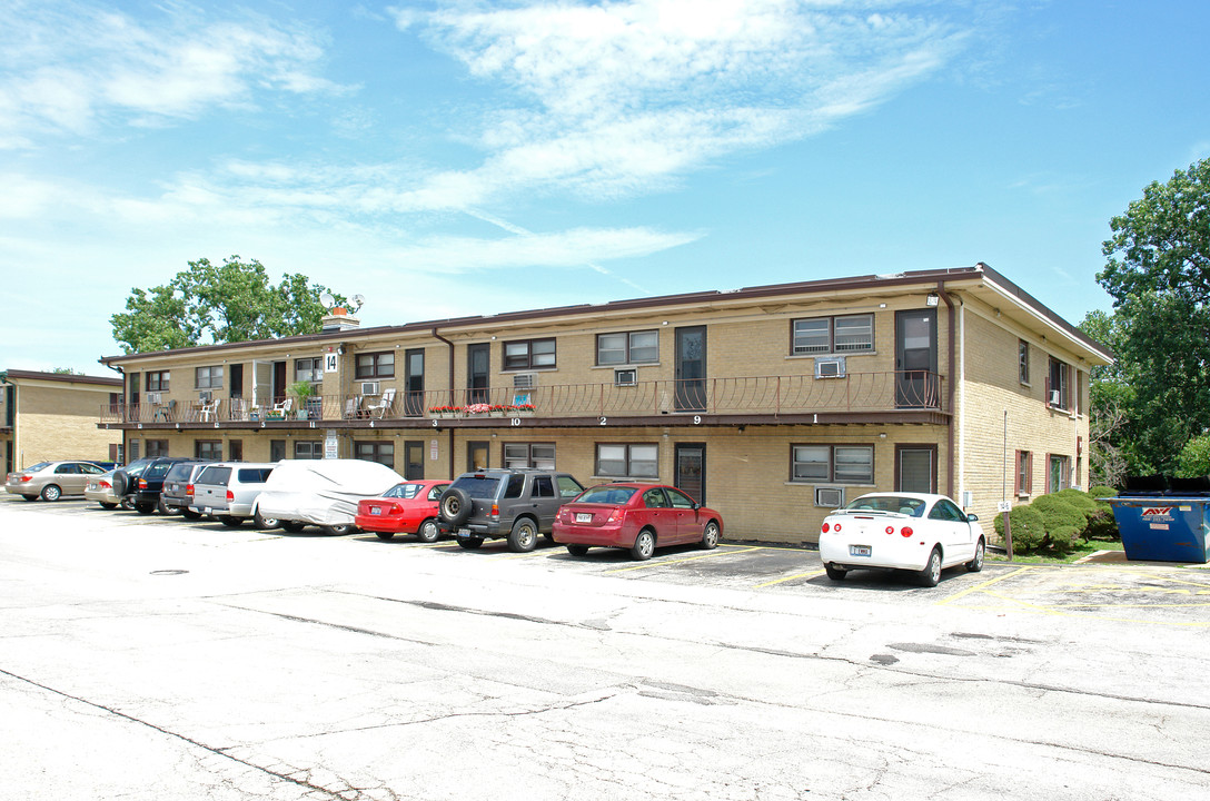 14 King Arthur Ct in Northlake, IL - Foto de edificio