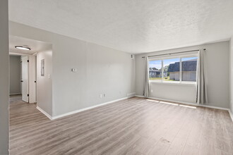 Westgrove Apartments in Taylor, MI - Building Photo - Building Photo