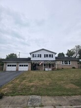 653 Devonshire Dr in Carlisle, PA - Building Photo - Building Photo