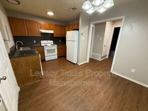 1610 Sun Valley Dr in Cleburne, TX - Building Photo - Building Photo
