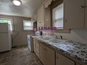 1209 W State St in Springfield, MO - Building Photo - Building Photo