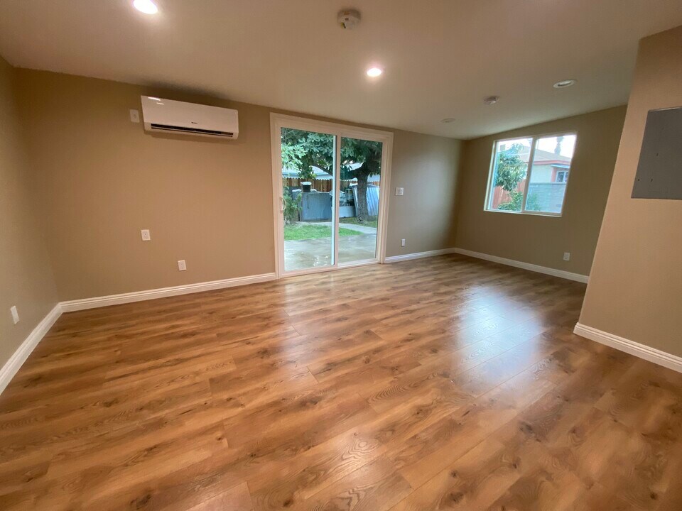 6014 Lincoln Ave, Unit B in South Gate, CA - Building Photo