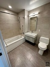 NORTHERN BOULEVARD, Unit 5D in Queens, NY - Building Photo - Building Photo