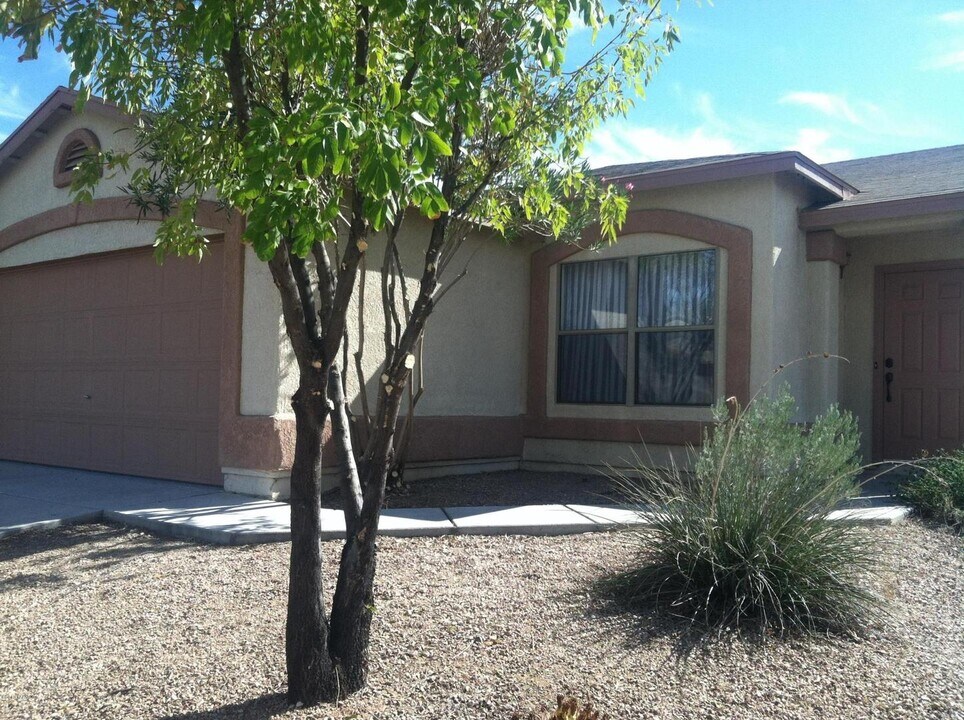 7852 E Rooner Dr in Tucson, AZ - Building Photo
