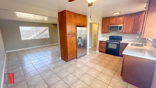 850 E. Washington Ave in Escondido, CA - Building Photo - Interior Photo