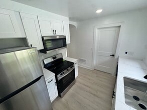 2590 Walnut Lake Rd in West Bloomfield, MI - Building Photo - Building Photo