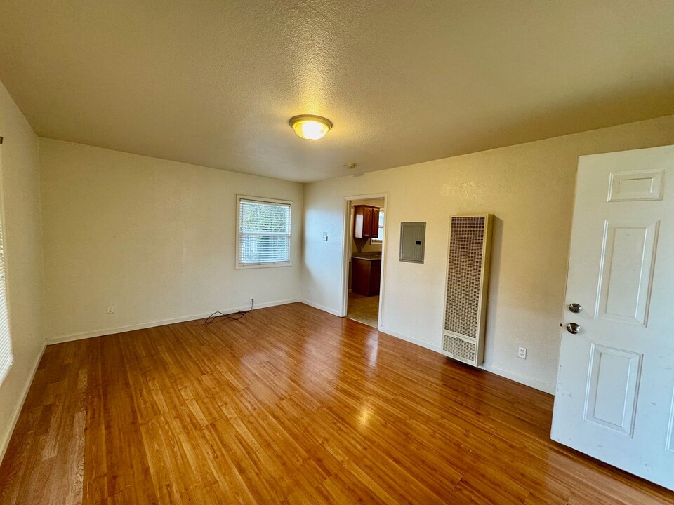1975 86th Ave in Oakland, CA - Building Photo