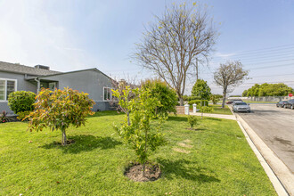 1527 N Screenland Dr in Burbank, CA - Building Photo - Building Photo