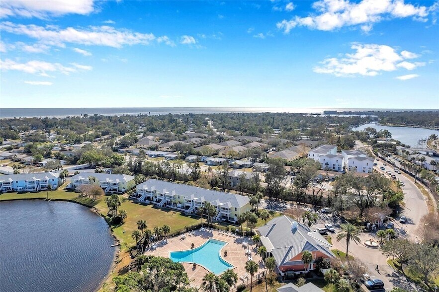 108 Pompano Dr SE, Unit A in St. Petersburg, FL - Building Photo