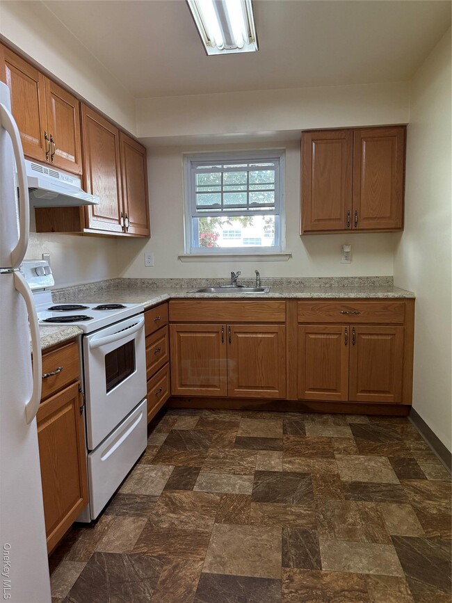 property at 33 Oak St
