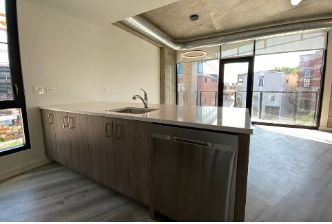 1123 W Patterson Ave, Unit 3 in Chicago, IL - Building Photo - Building Photo