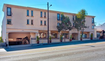 2037 S Coast Hwy in Laguna Beach, CA - Building Photo