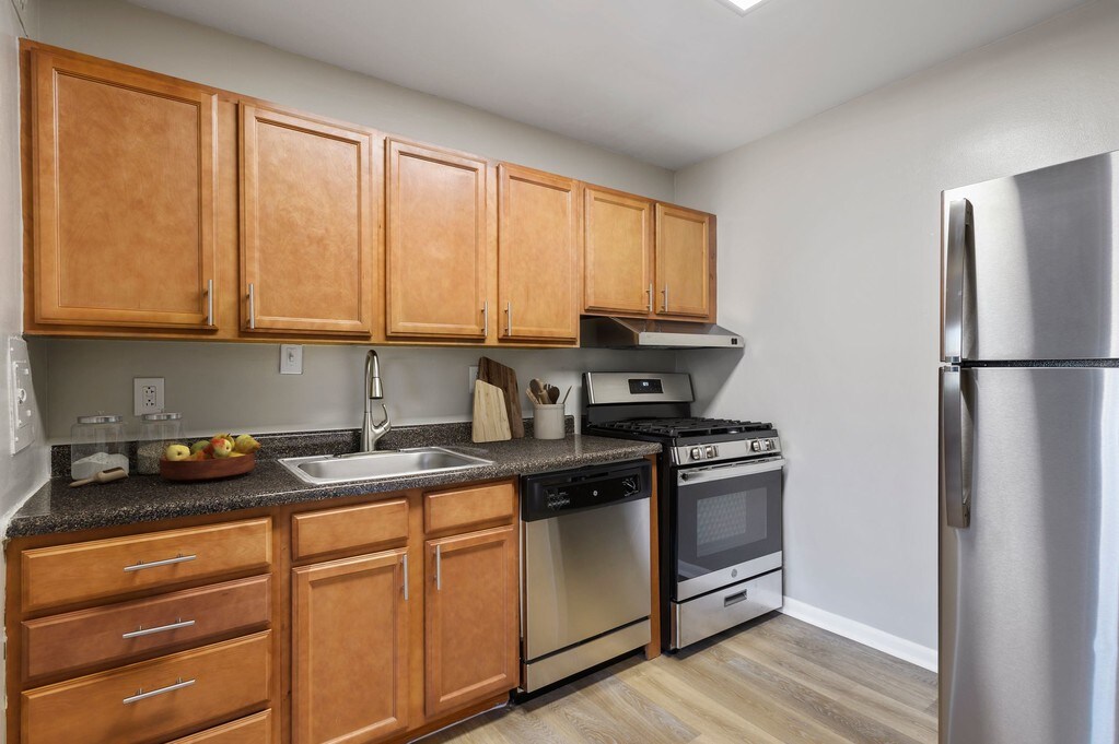 Earle Manor Apartments in Wheaton, MD