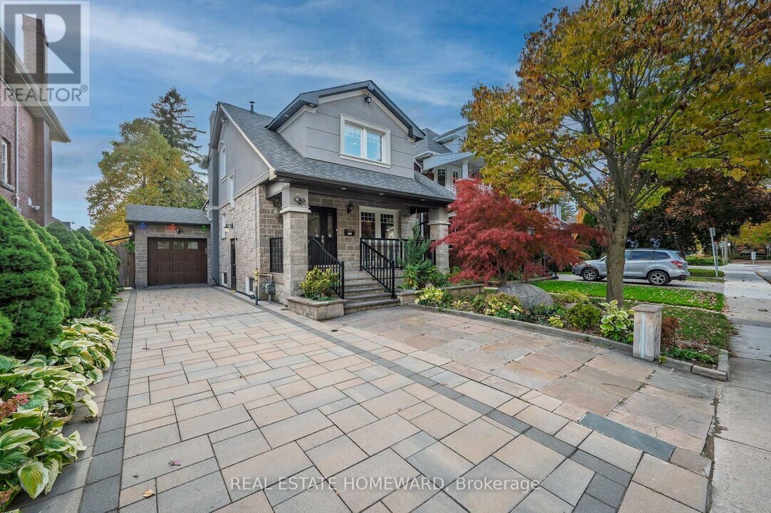 71 Paisley Ave N in Hamilton, ON - Building Photo