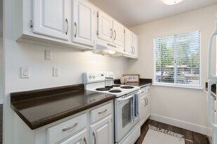 Oakview Apartments in Concord, CA - Building Photo