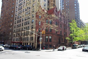 520 West End Ave in New York, NY - Building Photo