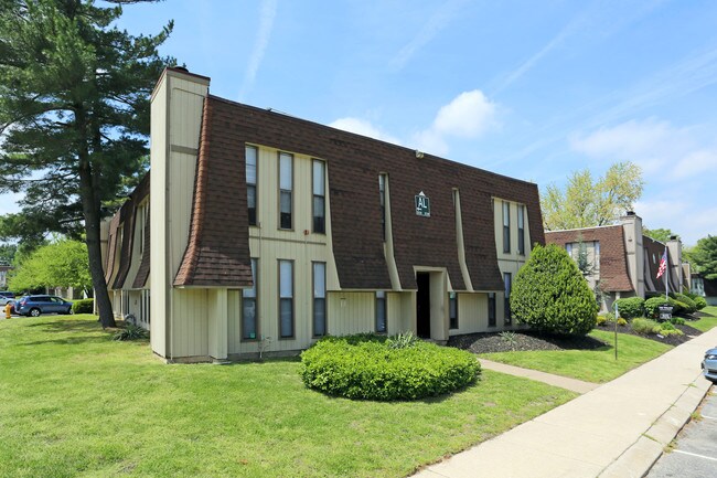 The Village at Laurel Creek in Lindenwold, NJ - Building Photo - Building Photo