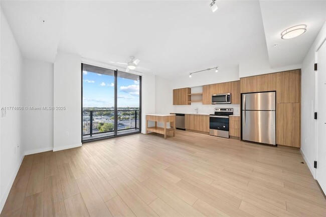 555 NE 8th St, Unit 0331 in Fort Lauderdale, FL - Building Photo - Building Photo