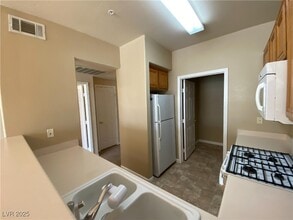 7111 S Durango Dr in Las Vegas, NV - Building Photo - Building Photo