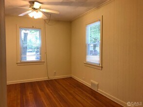 25 Garden St-Unit -1 in Edison, NJ - Foto de edificio - Building Photo