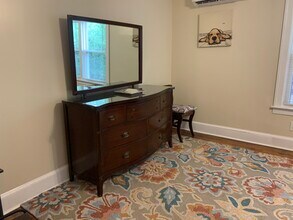 1409 Winburn Dr, Unit Right in Atlanta, GA - Building Photo - Building Photo