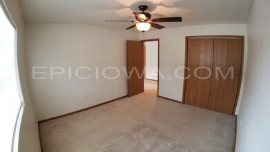 6430 Creekside Dr NE in Cedar Rapids, IA - Building Photo - Building Photo